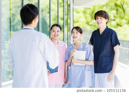 Image of medical staff 105512136