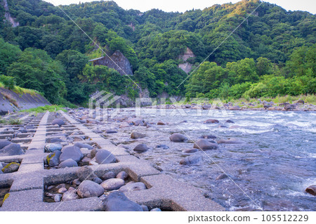 Tone River near Tanashita, Akagi-cho, early morning scenery 105512229