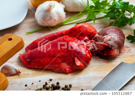 Raw lamb lungs and heart 105512867