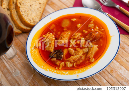 Callos a la Madrilena served on wooden table Callos a la Madrilena served on wooden table 105512907