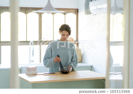 A woman making sweets 105513569