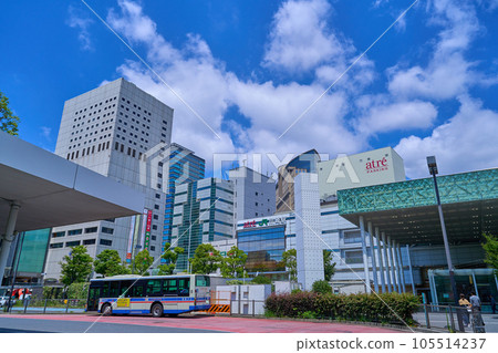 神奈川縣川崎市川崎區站前本町JR川崎站東口方向 105514237