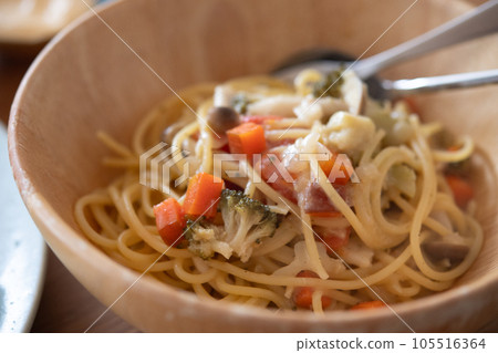minestrone pasta 105516364