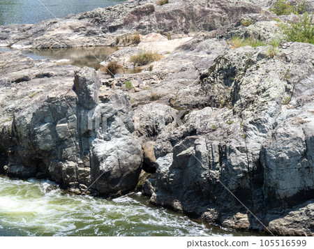 夏季的虎龍灘（兵庫縣加東市）。加古川中游的風景名勝。 105516599