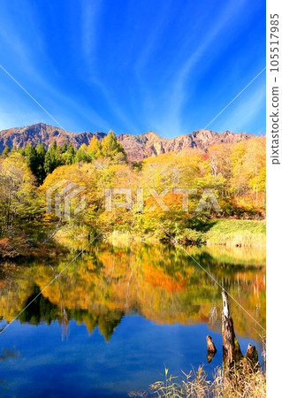 Akiyama-go, autumn leaves of Tianchi and Mt. Torikabu 105517985