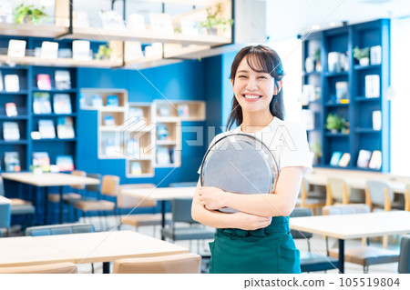 Café staff Photography cooperation: Creadisce (Maruzen Yushodo Co., Ltd.) Café staff Photography cooperation: Creadisce (Maruzen Yushodo Co., Ltd.) 105519804