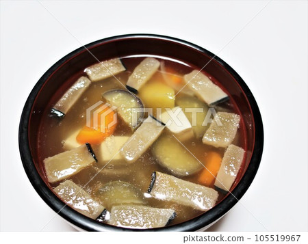 鯨魚湯，配料豐富 105519967