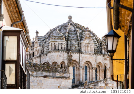 The lantern tower of the romanesque Cathedral of Zamora 105521035