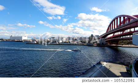 Kobe Port and Kobe Bridge 105522091
