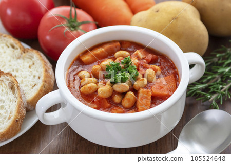 soybean and tomato vegetable soup 105524648