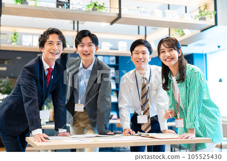 Young businessmen having a meeting Photography cooperation: Credisce (Maruzen Yushodo Co., Ltd.) Young businessmen having a meeting Photography cooperation: Credisce (Maruzen Yushodo Co., Ltd.) 105525430