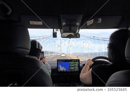 A fun excursion with the family, guided by a car navigation system A fun excursion with the family, guided by a car navigation system 105525685