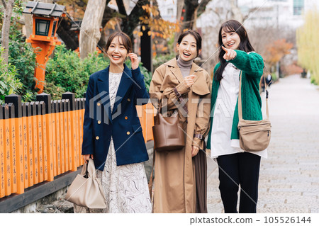京都觀光的三女團 105526144