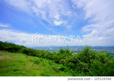 從萬虎山展望台看到的青果町方向和生駒山方向 105526566