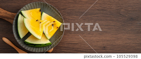 西瓜 小玉 黃色 頂視圖 圖案 Yellow watermelon スイカ 黄色 黄西瓜 黄肉西瓜 西瓜 小玉 黃色 頂視圖 圖案 Yellow watermelon スイカ 黄色 黄西瓜 黄肉西瓜 105529398