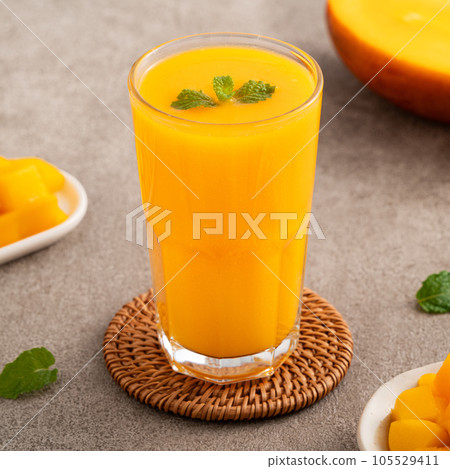 果汁水果汁果汁夏季飲料新鮮芒果多汁芒果汁芒果 105529411