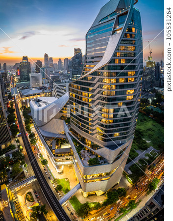 Aerial view of Ploenchit road by night in Bangkok Downtown, financial district and business center 105531264