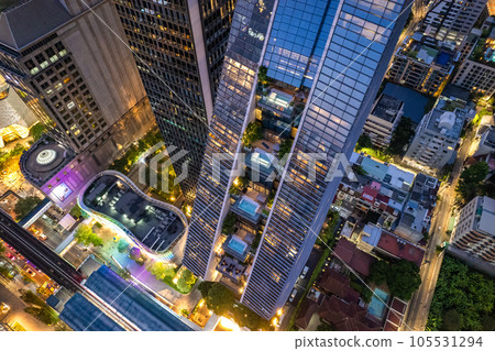 Aerial view of Ploenchit road by night in Bangkok Downtown, financial district and business center 105531294