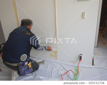 Cloth pasting Interior work Finishing work Craftsmen Cloth pasting Interior work Finishing work Craftsmen 105531736