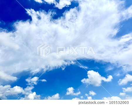 藍天和白色雲彩 105532003