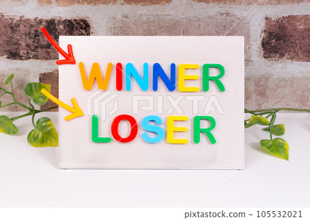 勝利者和失敗者的箭頭圖像 105532021