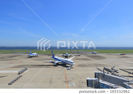 Passenger plane being towed Passenger plane being pushed back 105532962