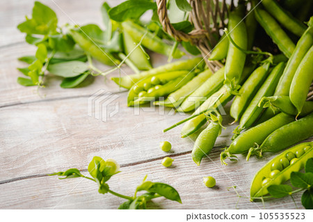 Fresh green peas 105535523