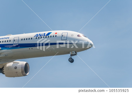 [ANA aircraft in preparation for landing from the sky above Jonanjima Seaside Park] 105535925