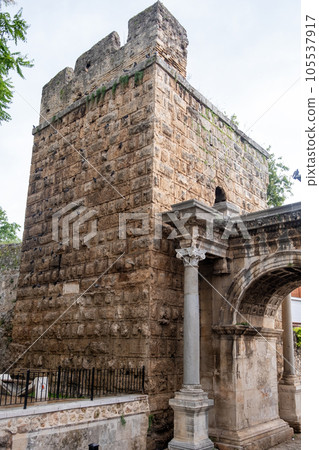 14.06.2023, ANTALYA, TURKEY. View of famous gate or Hadrianus arch in Antalya without visitors. Travel landmarks and must-see tourist and sightseeing sites in Turkey. 105537917