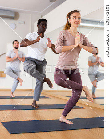People exercising asana in gym 105542101