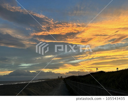 Sunset over Shonan Beach Sunset over Shonan Beach 105543435