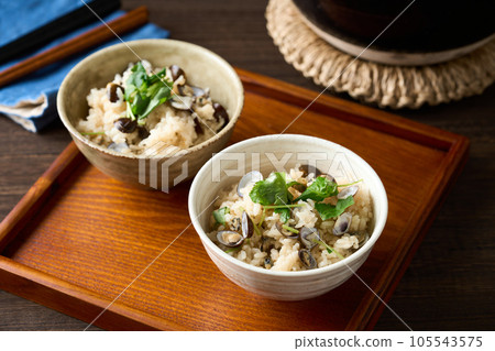 Shijimi rice 105543575