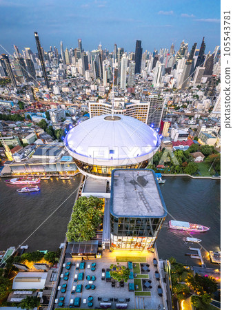 Aerial view of rooftop bar in Khlong San and Chao Phraya river in Bangkok, Thailand 105543781