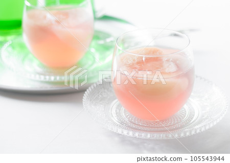 夏日零食時間，手工蜜桃果凍和哈密瓜蘇打水 105543944