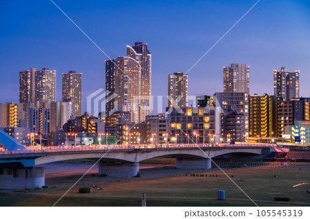 "Kanagawa Prefecture" Night view of Musashi Kosugi Tower Mansion / From the riverbed of the Tama River "Kanagawa Prefecture" Night view of Musashi Kosugi Tower Mansion / From the riverbed of the Tama River 105545319