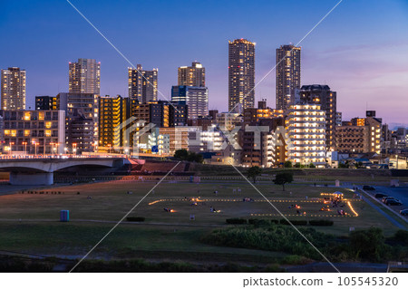 "Kanagawa Prefecture" Night view of Musashi Kosugi Tower Mansion / From the riverbed of the Tama River "Kanagawa Prefecture" Night view of Musashi Kosugi Tower Mansion / From the riverbed of the Tama River 105545320