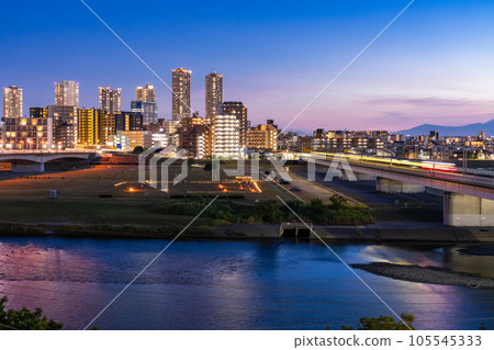 「神奈川縣」武藏小杉塔宅邸夜景 / 從多摩川河床眺望 105545333