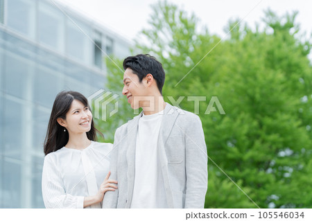 Smile couple / couple Smile couple / couple 105546034