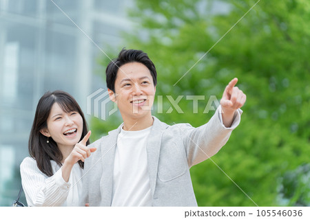 Smile couple / couple Smile couple / couple 105546036