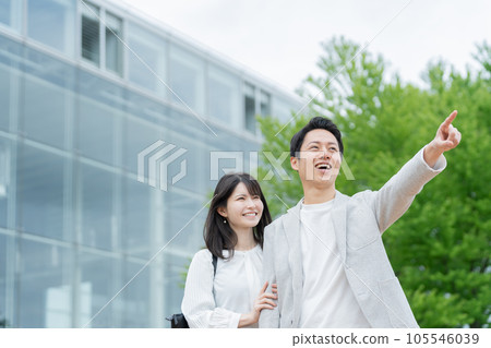 Smile couple / couple Smile couple / couple 105546039