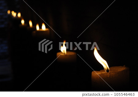 candle light in church 105546463