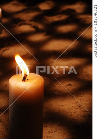 candle light in church 105546521