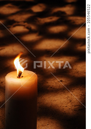 candle light in church 105546522