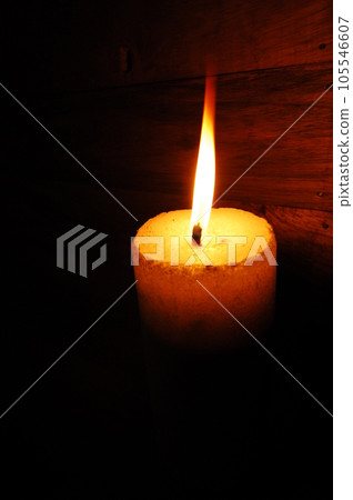 candle light in church 105546607