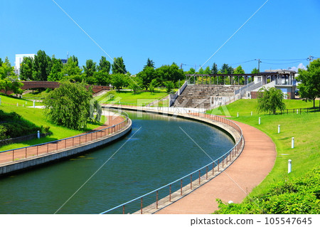 [富山縣] 晴天時在富岩運河環水公園露天劇場 105547645