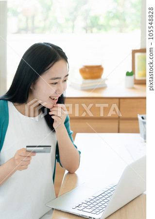 Young women shopping online 105548828