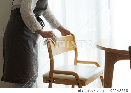 Part cut of mom wiping the chair Part cut of mom wiping the chair 105548888