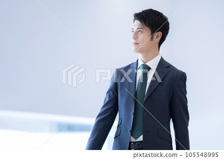 A profile of a handsome businessman who is easy to use for changing jobs, recruiting, and recruiting.For high-class recruitment. 105548995