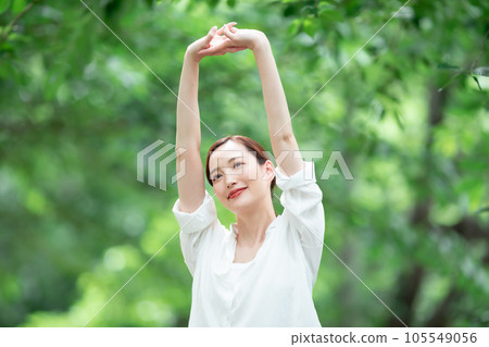 Fresh green refresh woman Fresh green refresh woman 105549056