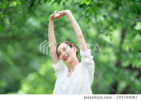 Fresh green refresh woman Fresh green refresh woman 105549062